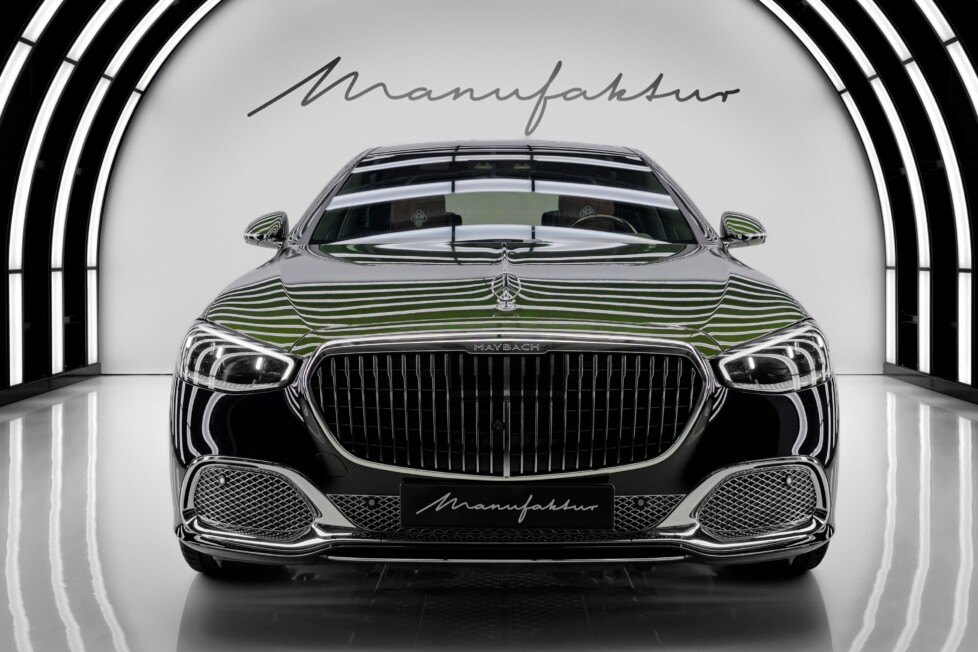 Mercedes-Maybach S680 front view