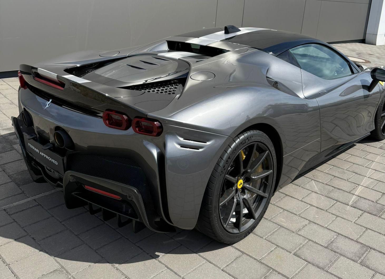 Ferrari SF90 Stradale Assetto Fiorano side view
